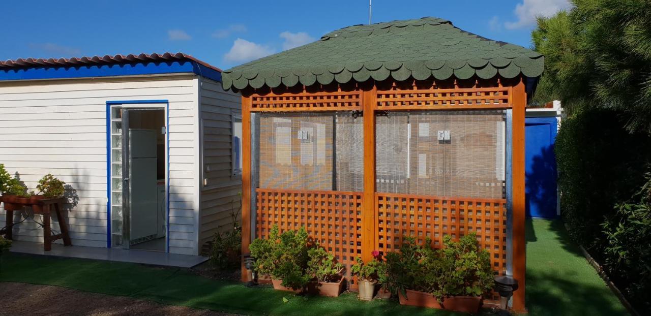 En Finca Las Dunas Dos Chalets Con Jacuzzis En Primera Linea De Playa , Uno De 4 Dormitorios Y Otro De 2 Dormitorios, Llama Al Seiscientos Veintisiete Cuatrocientos Diecisiete Trescientos Noventa Y Ocho Rota Zewnętrze zdjęcie