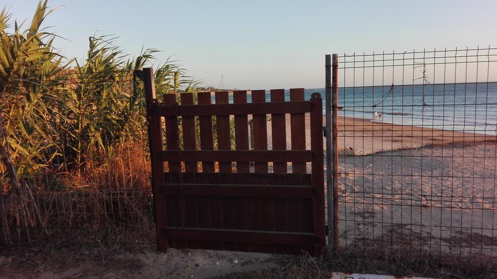 En Finca Las Dunas Dos Chalets Con Jacuzzis En Primera Linea De Playa , Uno De 4 Dormitorios Y Otro De 2 Dormitorios, Llama Al Seiscientos Veintisiete Cuatrocientos Diecisiete Trescientos Noventa Y Ocho Rota Zewnętrze zdjęcie